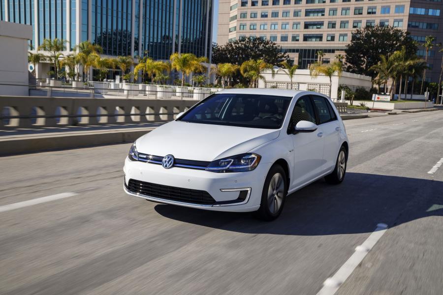  Volkswagen e-Golf 2017 года  (NA) (фото 17 из 32)